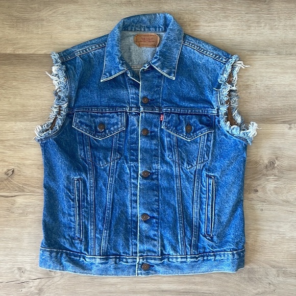 Levi’s Cutoff Frayed Four Pocket Denim Vest sz 42R - Picture 1 of 9